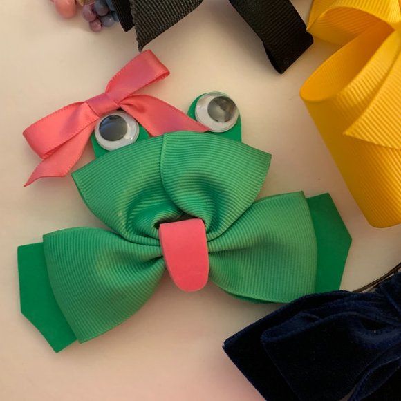 BOWS AND BARRETTES - Picture 4 of 5